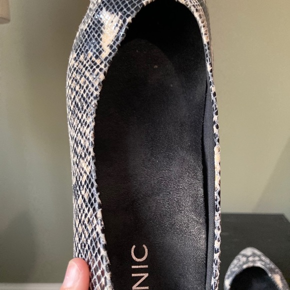Vionic | Caballo Snake Print Pointed Toe Orthotic Ballet Flat - Picture 6 of 9